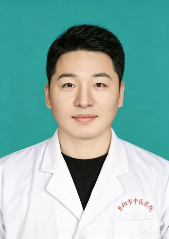 医德医风个人事迹材料——医务工作者杨城